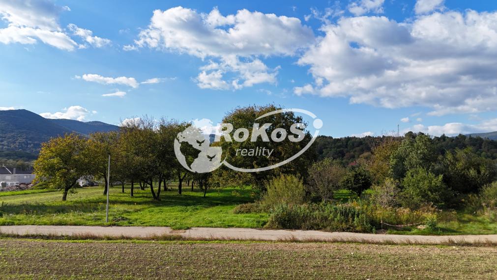 PREDAJ - Rovinatý pozemok Brzotín