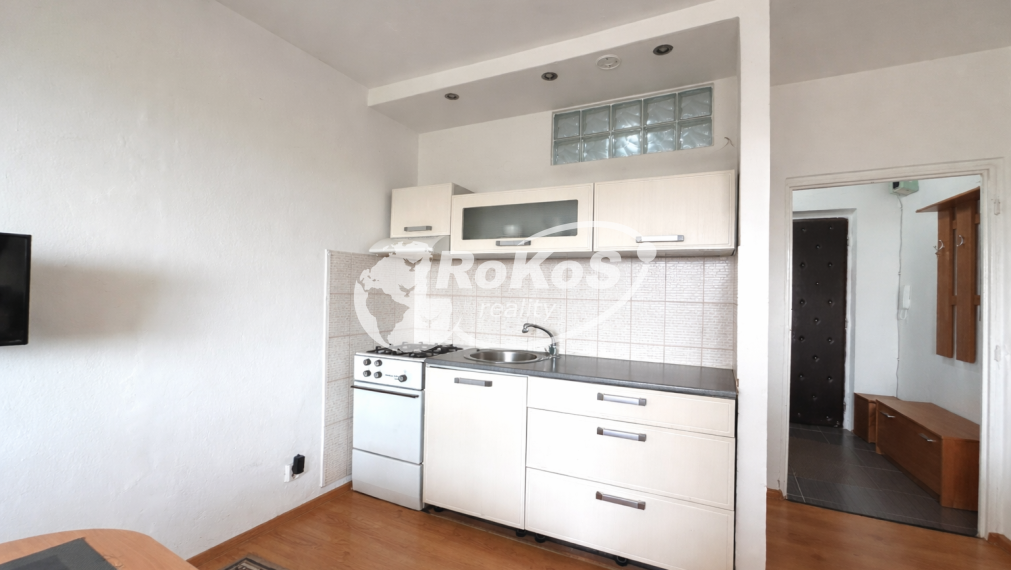 Rezervované PREDAJ - Slnečný 1 izbový byt s loggiou, Malohontská ulica, Rimavská Sobota