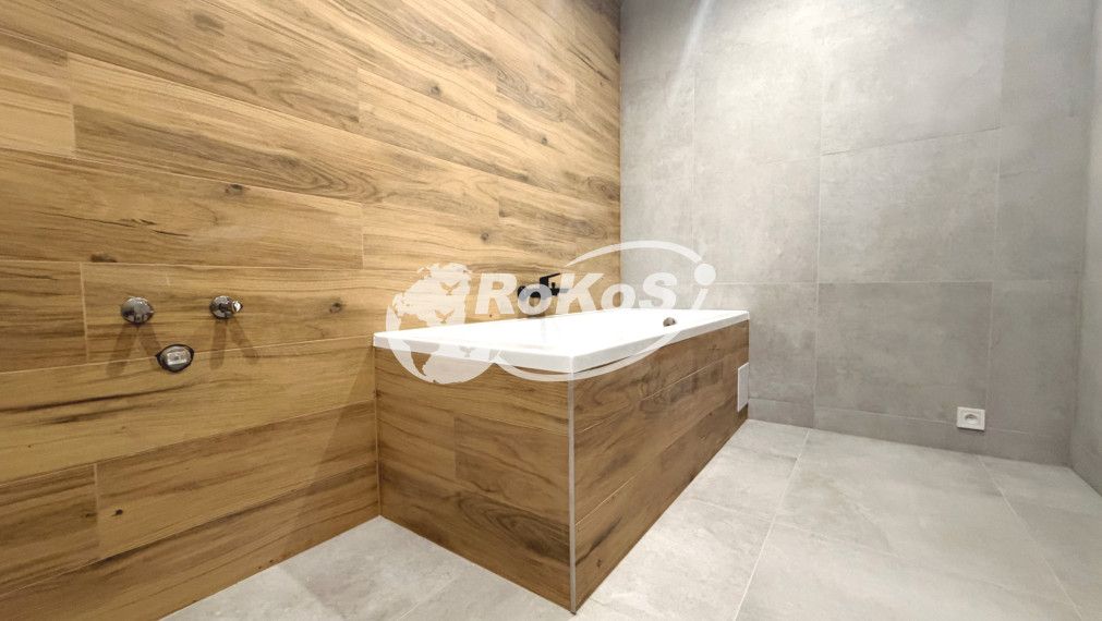 PREDAJ - Priestranný 3 izbový byt s balkónom, Edelényska ulica, Rožňava