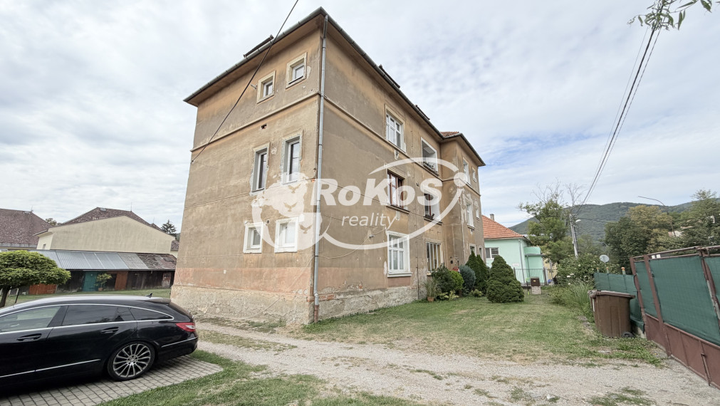 PREDAJ 2 izbový byt s garážou a záhradou v Rožňave