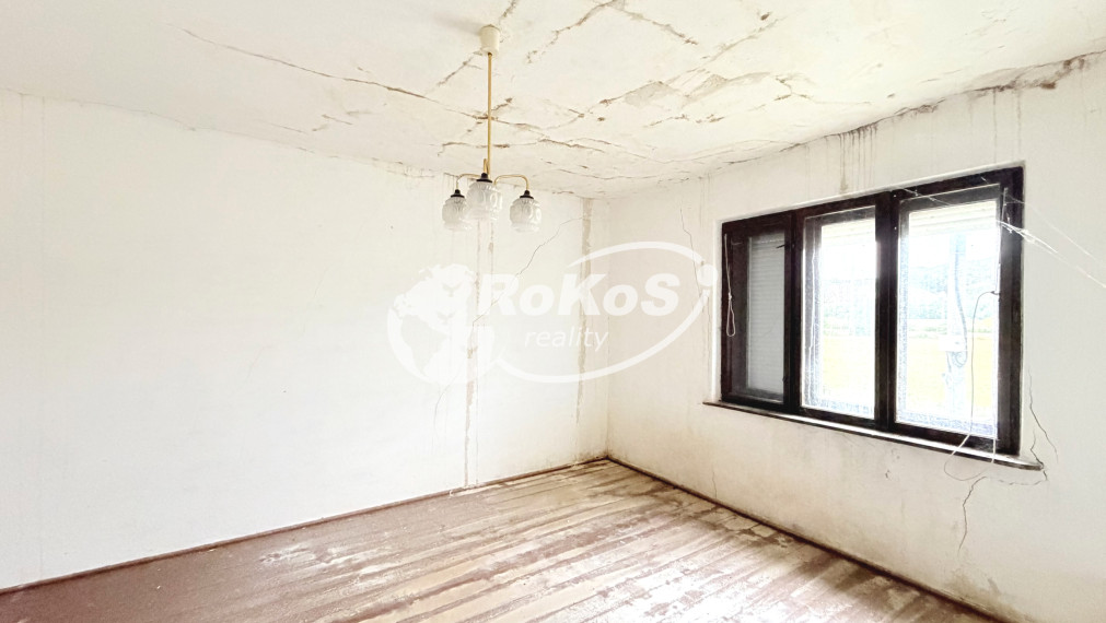 PREDAJ Priestranný pozemok s rodinným domom, Čoltovo