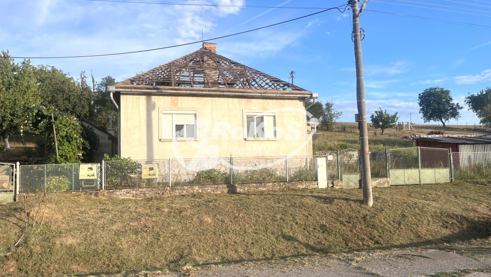 PREDAJ Priestranný pozemok s rodinným domom, Čoltovo