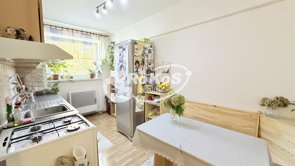 PREDAJ - Priestranný 2 izbový byt s balkónom, Zlatá ulica, Rožňava