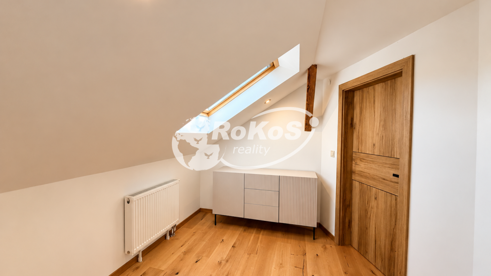 PREDAJ 3-izbový byt s parkovacím miestom v centre Rožňavy