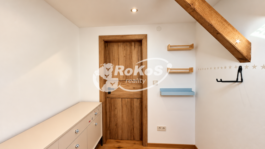 PREDAJ 3-izbový byt s parkovacím miestom v centre Rožňavy