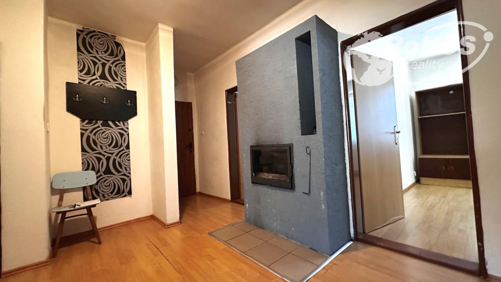 PREDAJ - 3 izbový byt s balkónom v Honciach