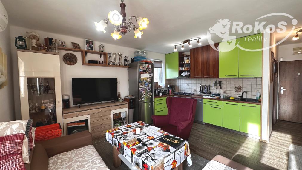 rezervované - PREDAJ - 3 izbový byt s balkónom, Štítnik