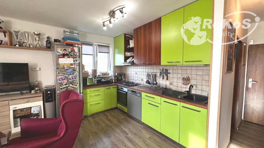 rezervované - PREDAJ - 3 izbový byt s balkónom, Štítnik