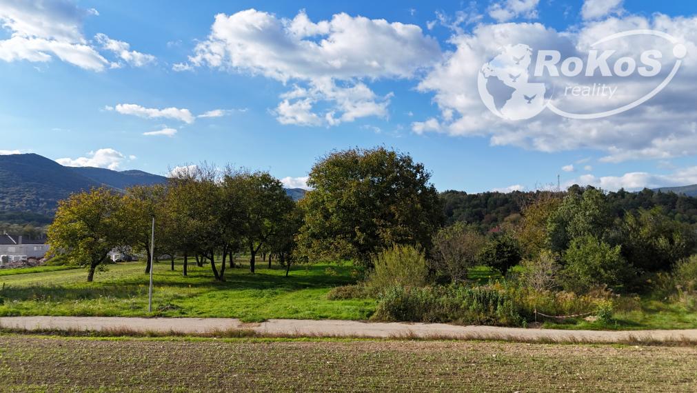 PREDAJ - Rovinatý pozemok Brzotín