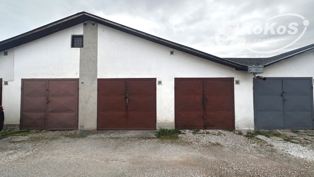 Garáž s podkrovím, Zakarpatská ulica, Rožňava