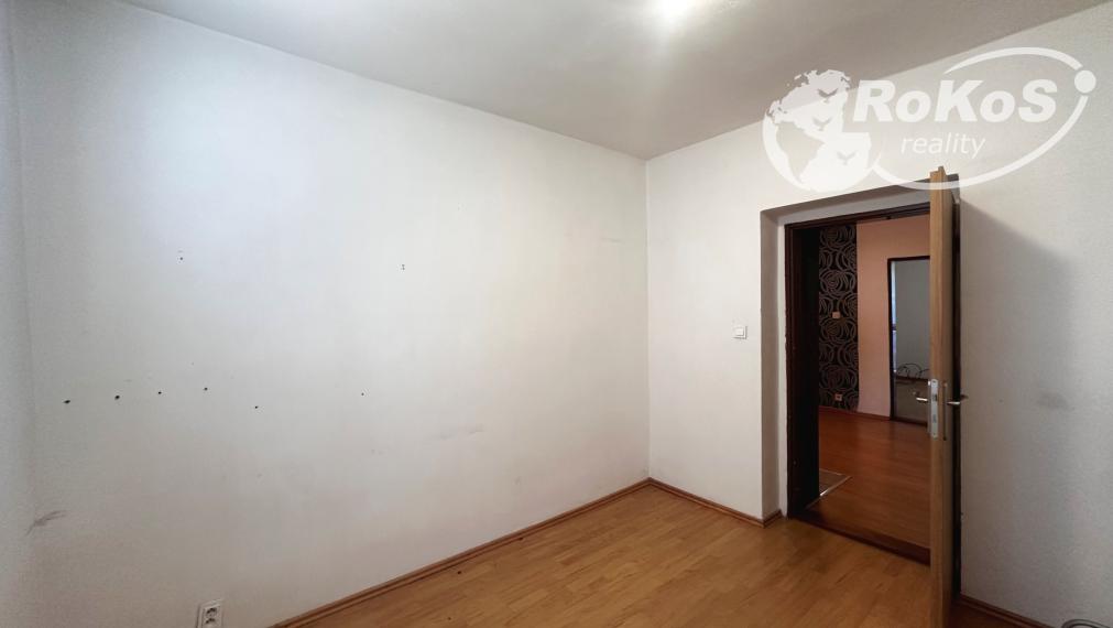 PRENÁJOM - 3 izbový byt s balkónom v Honciach