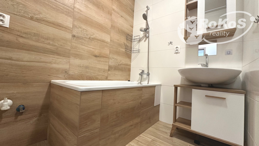 PRENÁJOM 2 izbový byt s balkónom, Okružná ulica, Rožňava