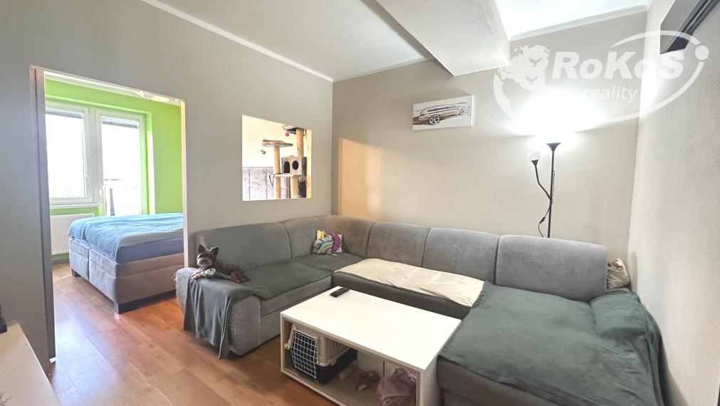 PREDAJ - 2- izbový byt s francúzskym balkónom, Mierová ulica, Rožňava