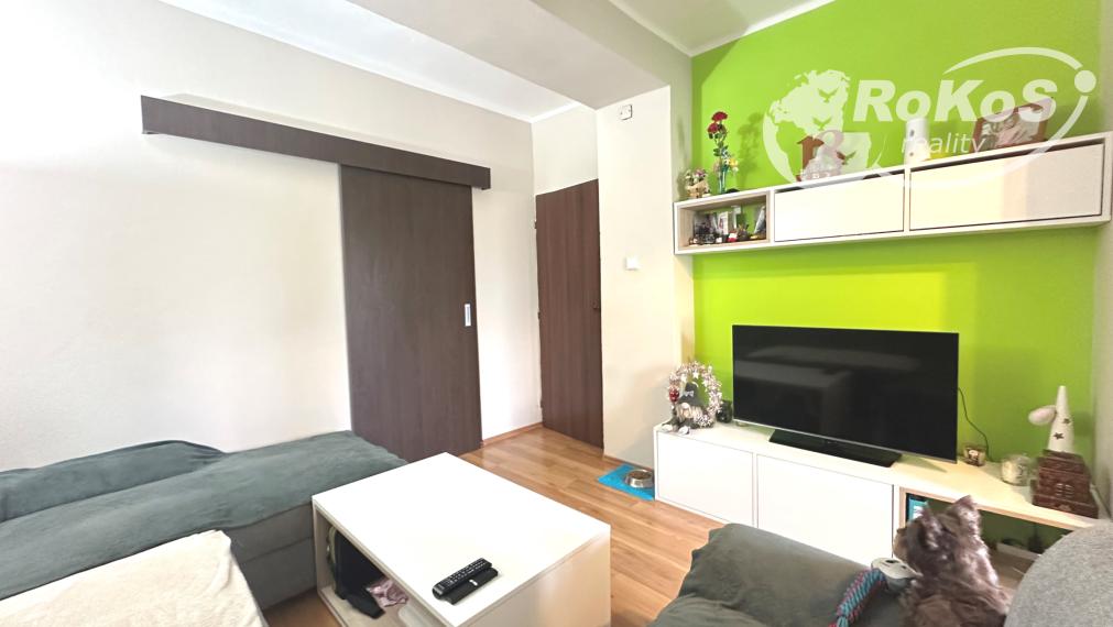 PREDAJ - 2- izbový byt s francúzskym balkónom, Mierová ulica, Rožňava