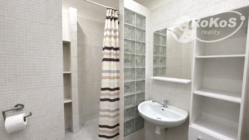 PREDAJ - Slnečný 1 izbový byt s loggiou, Malohontská ulica, Rimavská Sobota