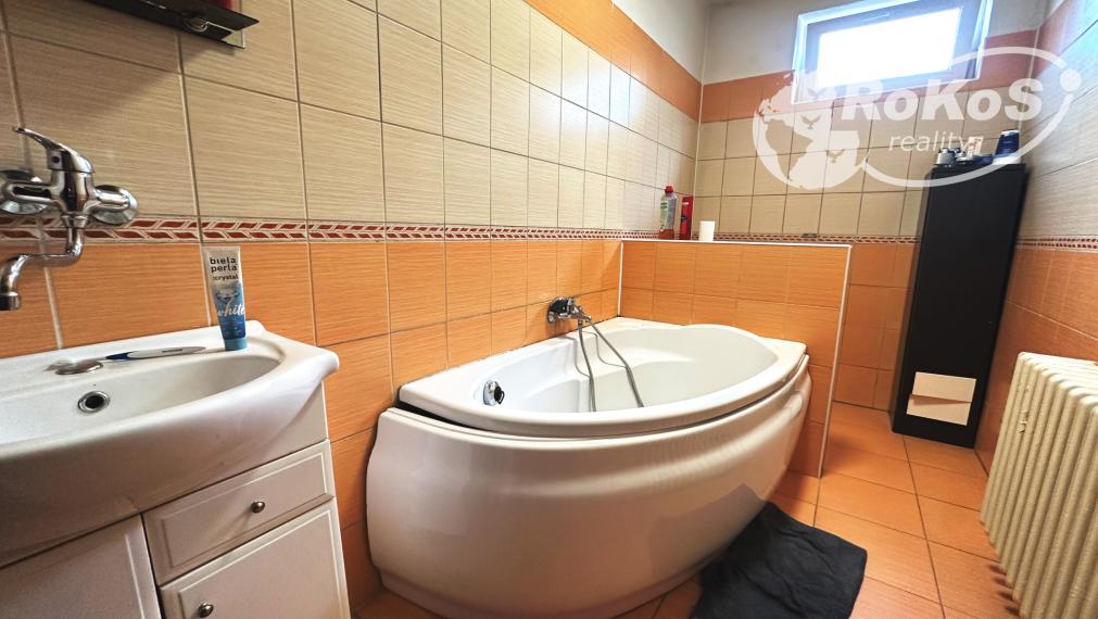 PREDAJ - Priestranný rodinný dom, Dobšiná, Železničná ulica