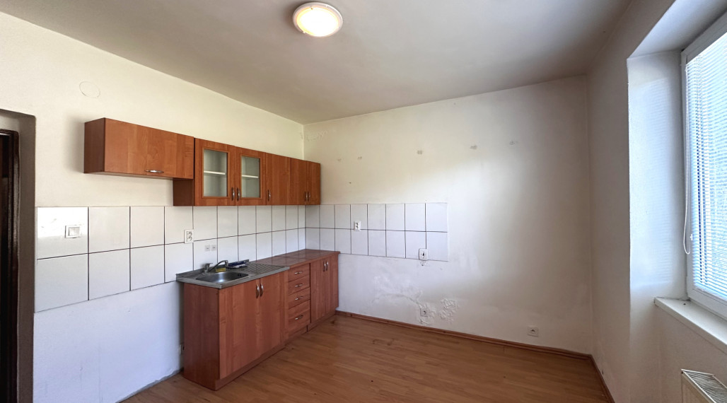 PREDAJ - 3 izbový byt s balkónom v Honciach