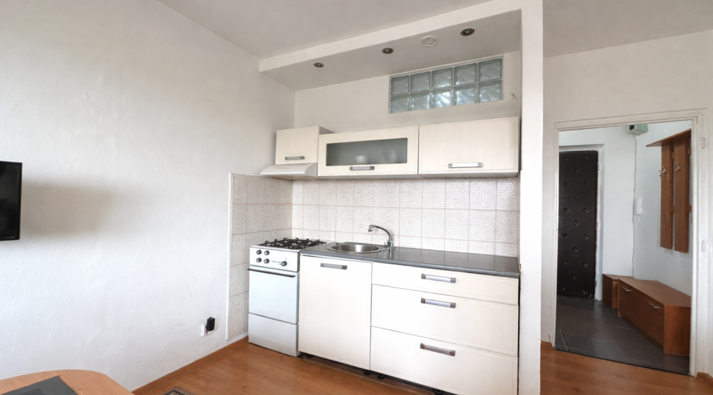 PREDAJ - Slnečný 1 izbový byt s loggiou, Malohontská ulica, Rimavská Sobota