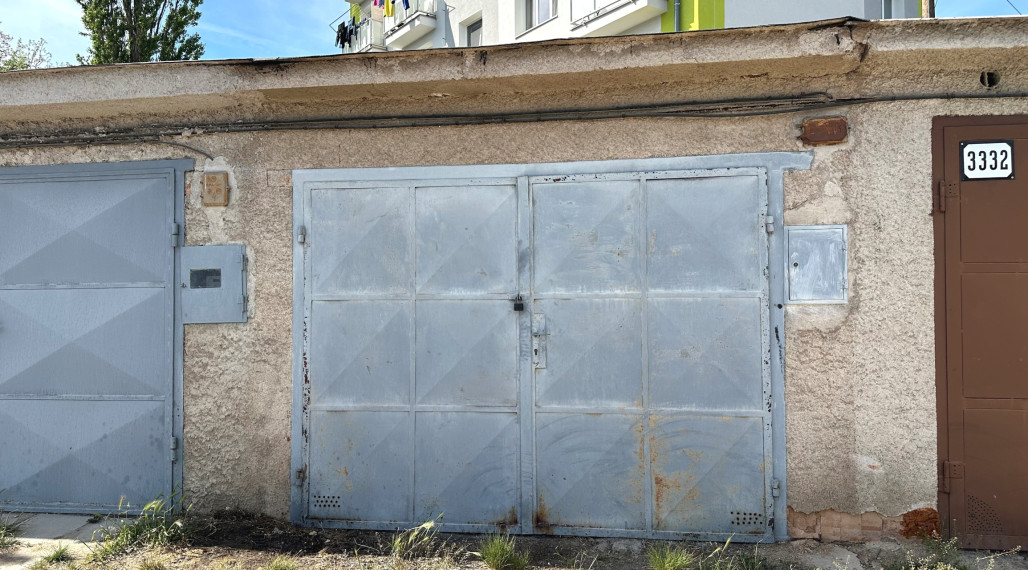 rezervované - PRENÁJOM - Garáž na Mierovej ulici, Rožňava