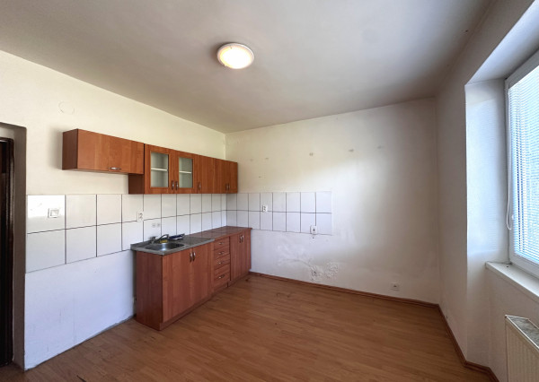 PREDAJ - 3 izbový byt s balkónom v Honciach