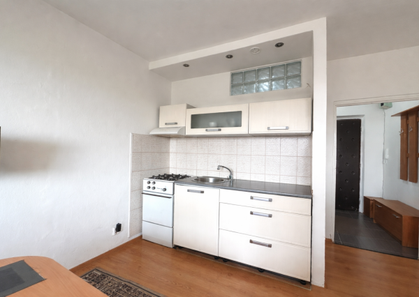 PREDAJ - Slnečný 1 izbový byt s loggiou, Malohontská ulica, Rimavská Sobota