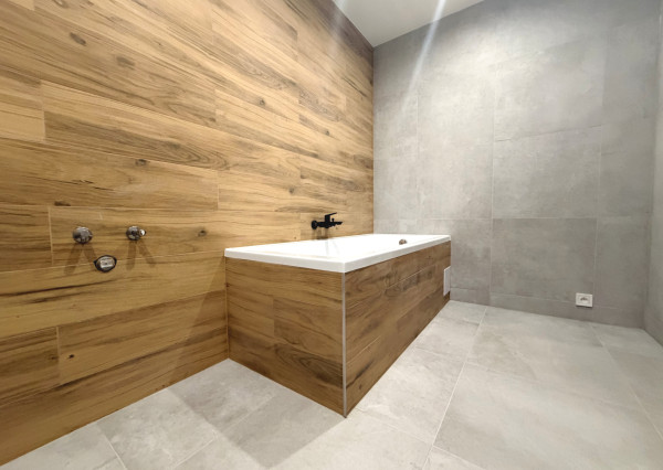 PREDAJ - Priestranný 3 izbový byt s balkónom, Edelényska ulica, Rožňava